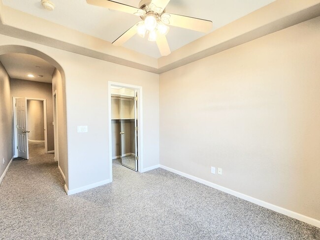 Building Photo - Spacious Townhouse in San Mateo