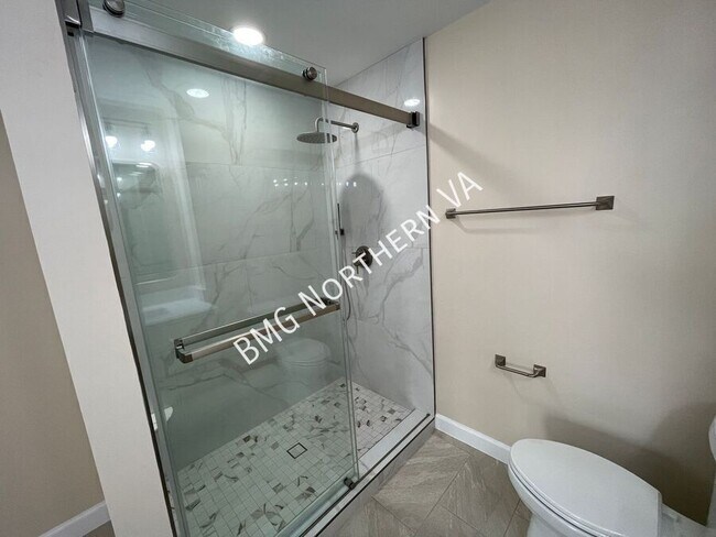 Building Photo - 22525 Maison Carree Square