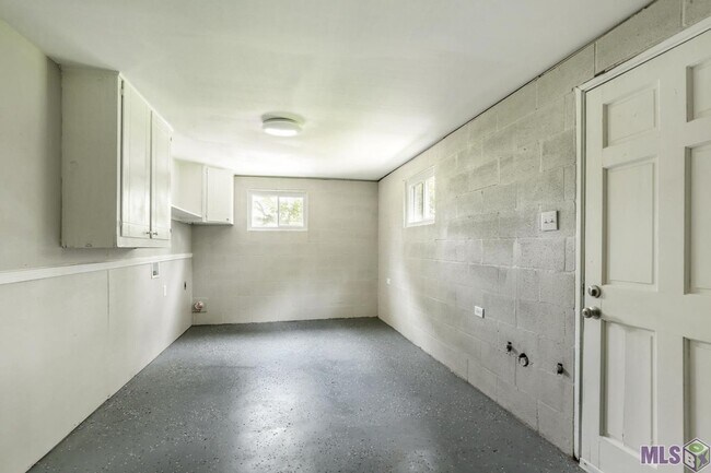 Building Photo - 10212 Gurney Rd