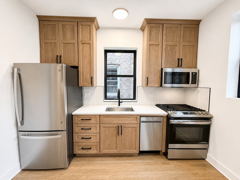 Building Photo - 3807 N Lawndale Ave