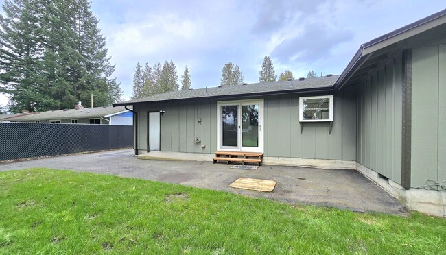 Building Photo - Fully Renovated 4 Bedroom Home in North Marysville Available Now!