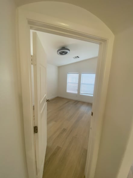 Building Photo - 5989 Trickling Descent St