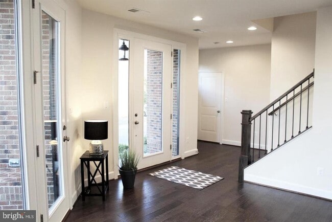 Building Photo - 23017 Sullivans Cove Sq