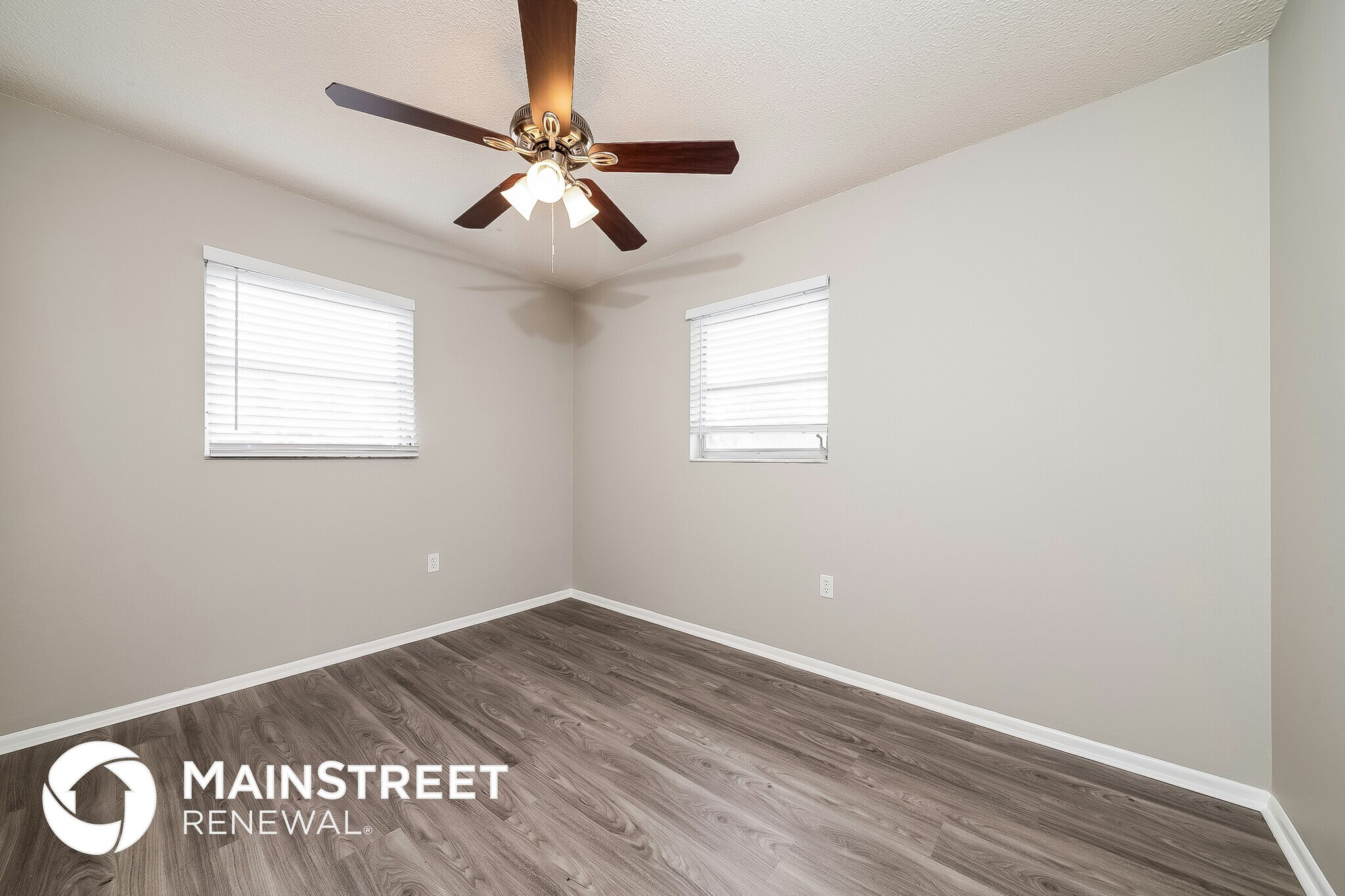 Building Photo - 744 Pineland Ave