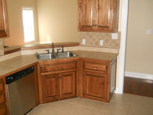 Building Photo - Great home in the city in the Vineyards S/D!