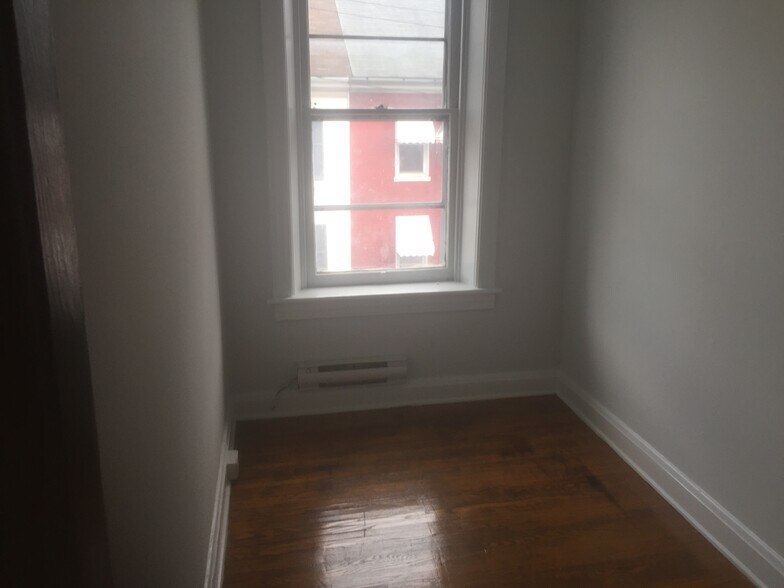 Building Photo - 25 S Locust St