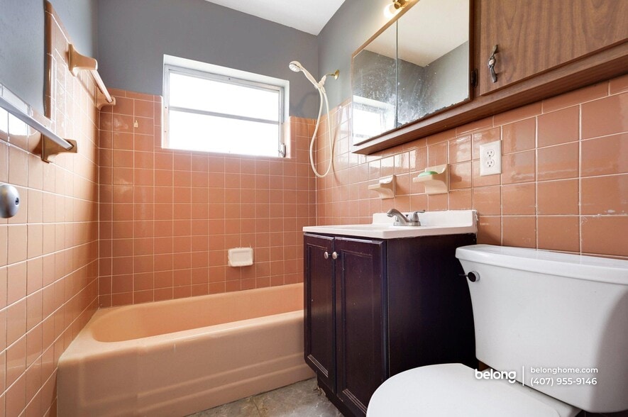 Building Photo - 865 Canada St NE