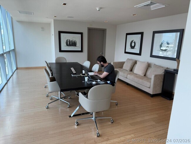 Building Photo - 900 Biscayne Blvd