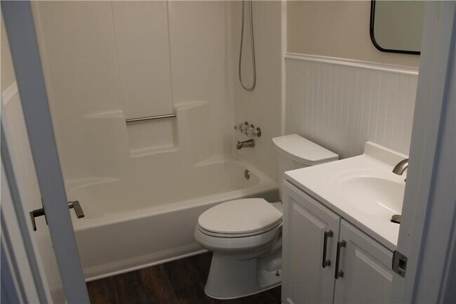 Building Photo - 211 Goshen Ln