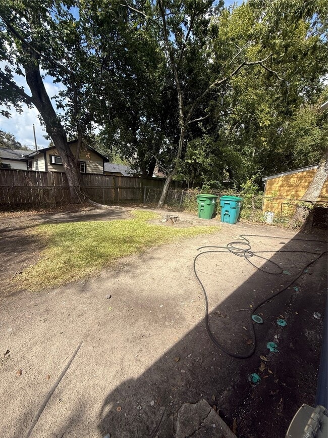 Building Photo - 6712 Eastwood St