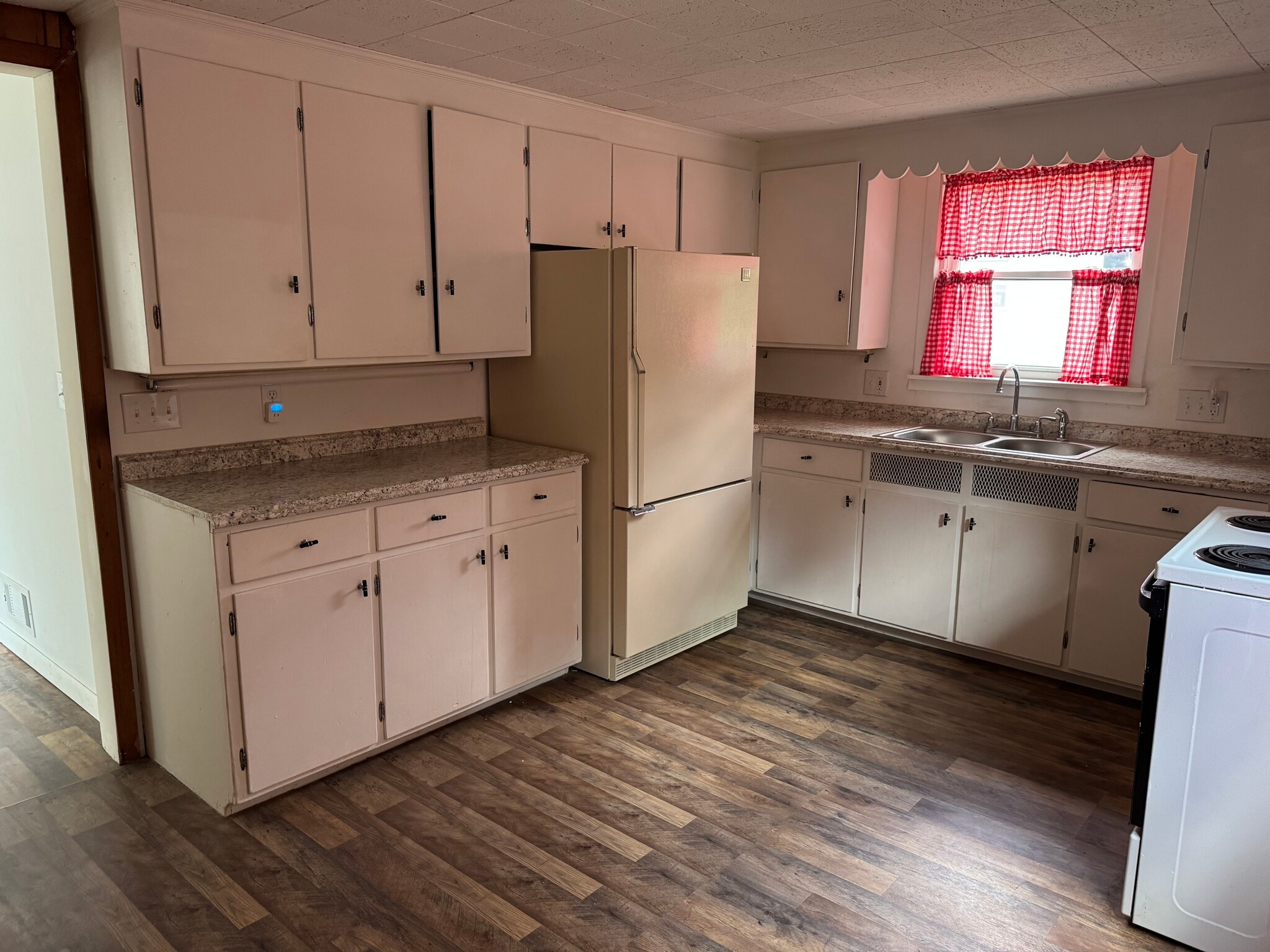 Building Photo - 4674 Lakeborn Dr