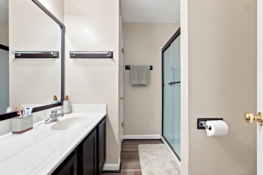 Master Bathroom - 6425 Pinebark Way