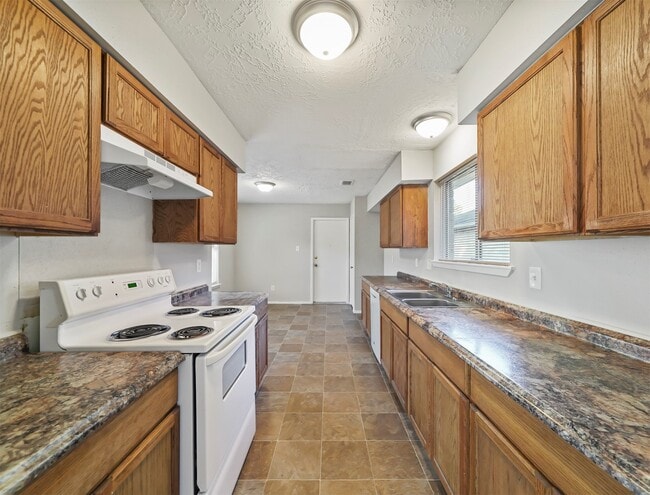 Building Photo - 21730 Castlemont Ln