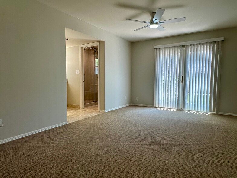 Building Photo - 7915 E Vista Dr