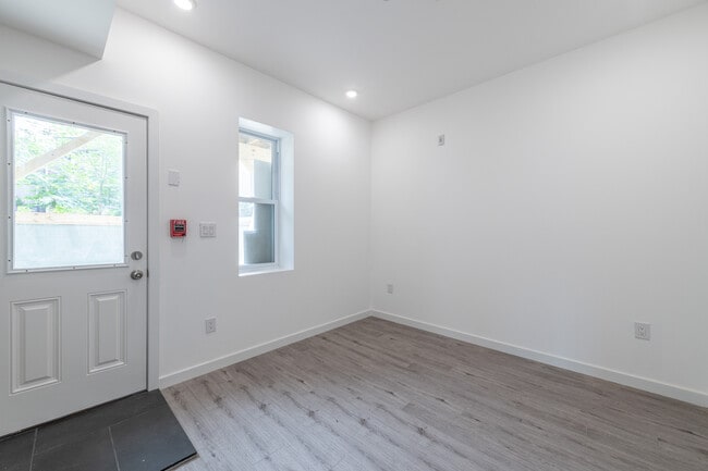 Building Photo - 2521 Grays Ferry Ave