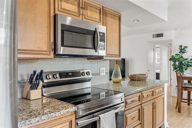 Building Photo - 6190 36th Ave N