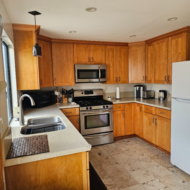 Building Photo - 9502 Karmont Ave