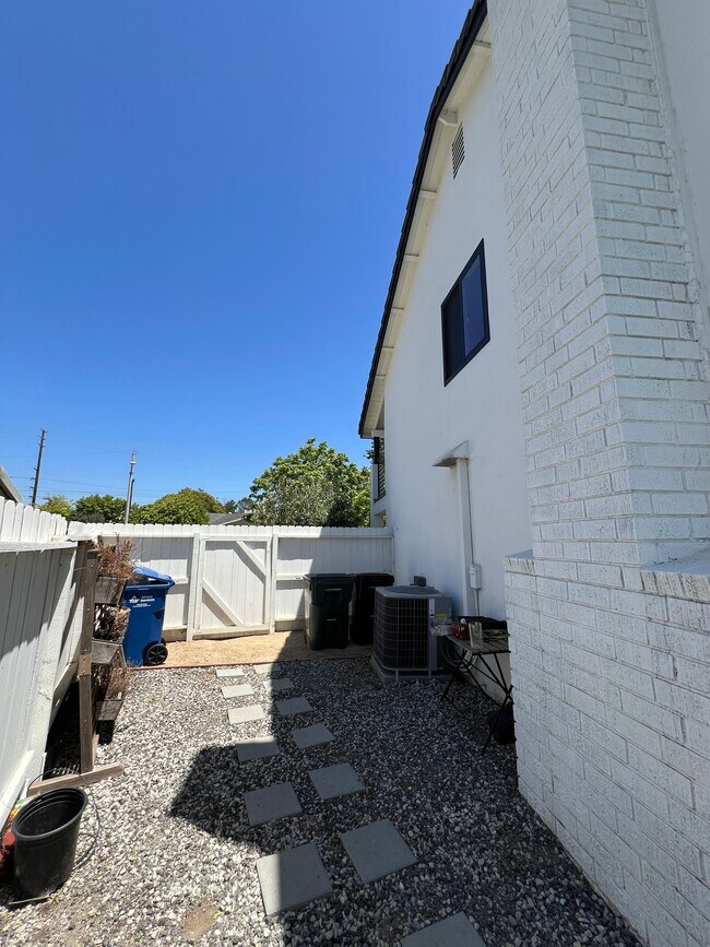 Building Photo - 1863 Burleson Ave