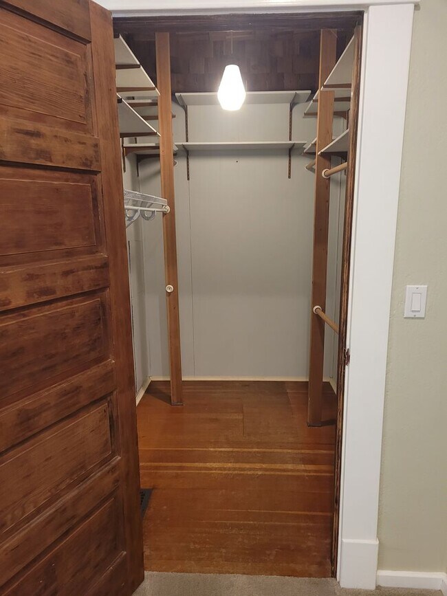 Building Photo - 3 bedroom 2 bath