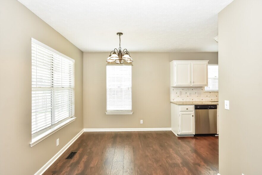 Building Photo - 142 S Birchwood Dr