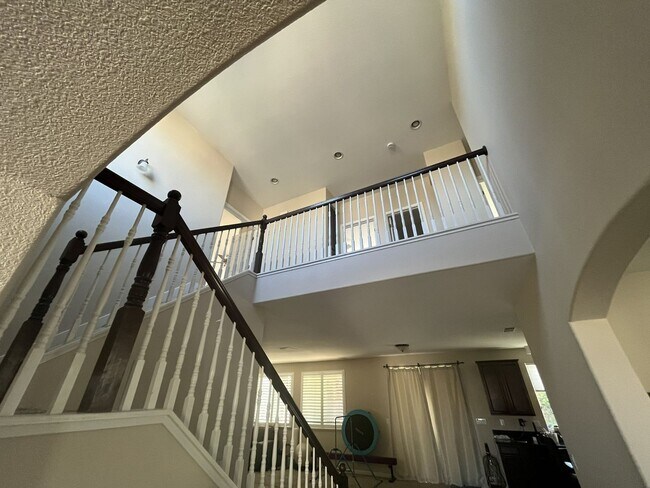 Building Photo - 4 Bedroom, 2.5 Bath - 3 Car Garage - Gorgeous!!!