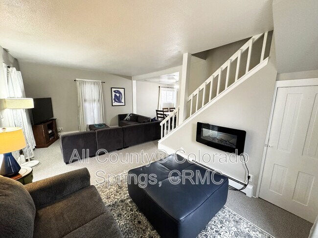 Building Photo - 2126 W Kiowa St