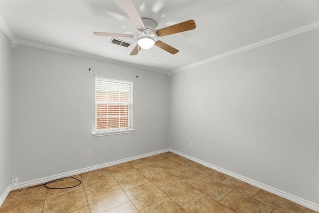 Building Photo - 519 Guyer St