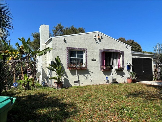 Building Photo - 521 NW 48th St