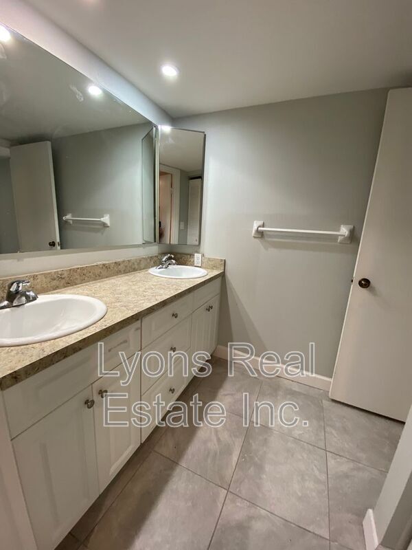 Building Photo - 1667 Park Meadows Dr