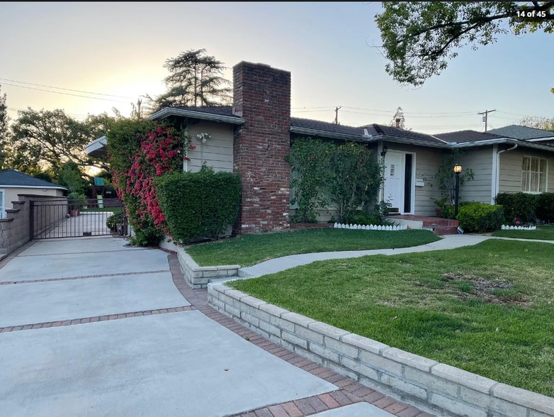 Building Photo - 1085 Riviera Dr