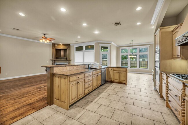 Building Photo - Executive home on double lot in beautiful Enclave at Harvard Ponds.