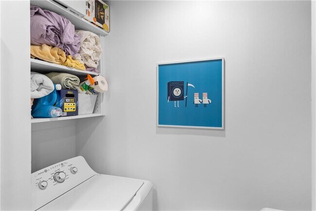 Building Photo - 1074 Peachtree Walk NE