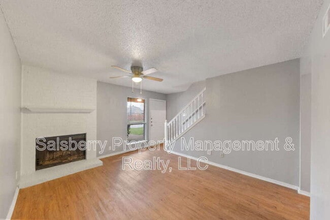 Building Photo - 5829 Shadydell Dr