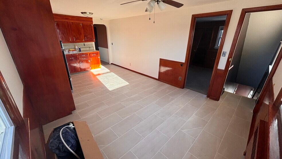 Kitchen - 870 Louisa St