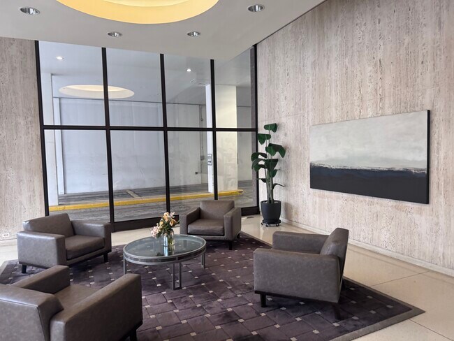 Building Photo - 1636 N Wells St