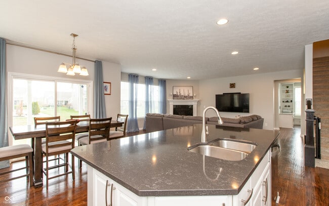 Building Photo - 2473 Commons Ct