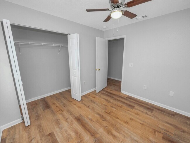 Building Photo - 2912 E Columbus Dr