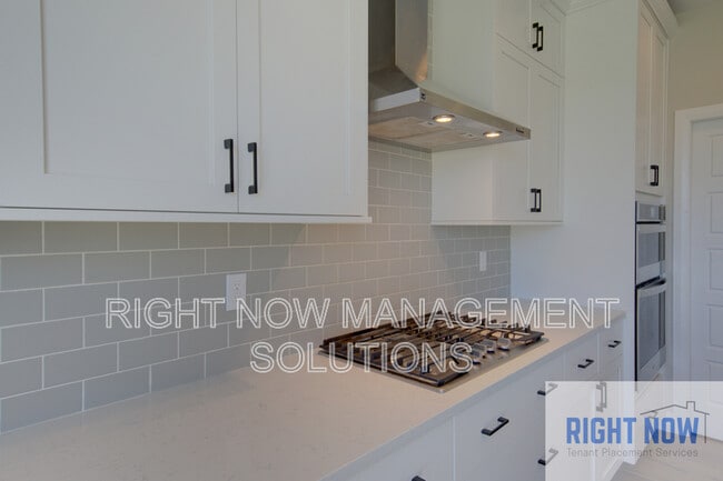 Building Photo - 6132 S Astoria Ave