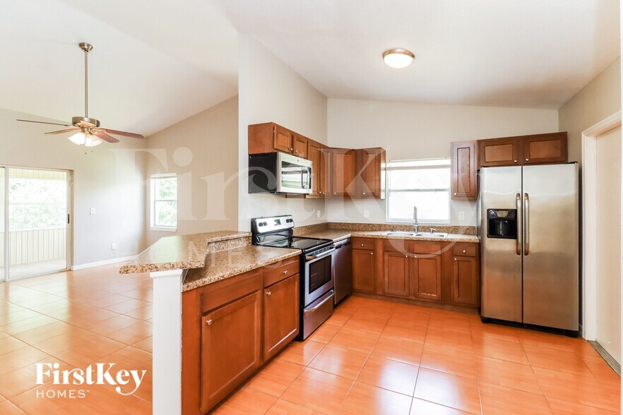 Building Photo - 1805 Coyote Pl