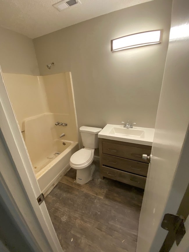 Building Photo - 2625 Stewart Dr