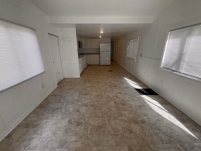 Building Photo - 1137 S Christiana Ave