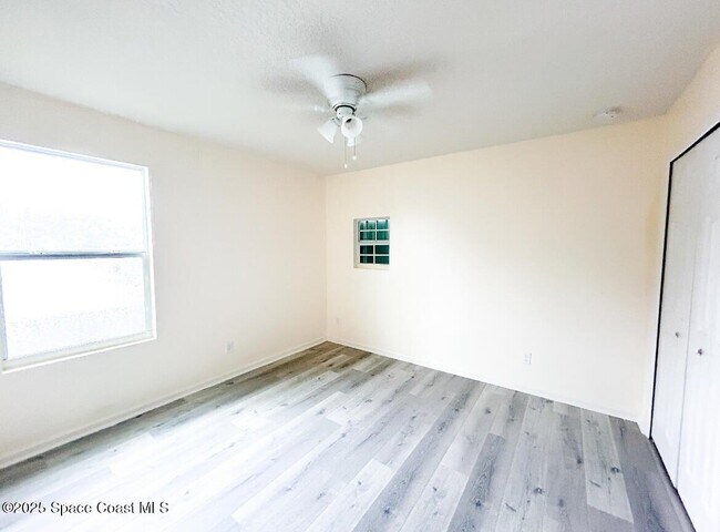 Building Photo - 1334 Lotus St SE