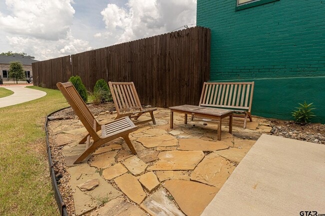 Building Photo - 540 W Erwin St