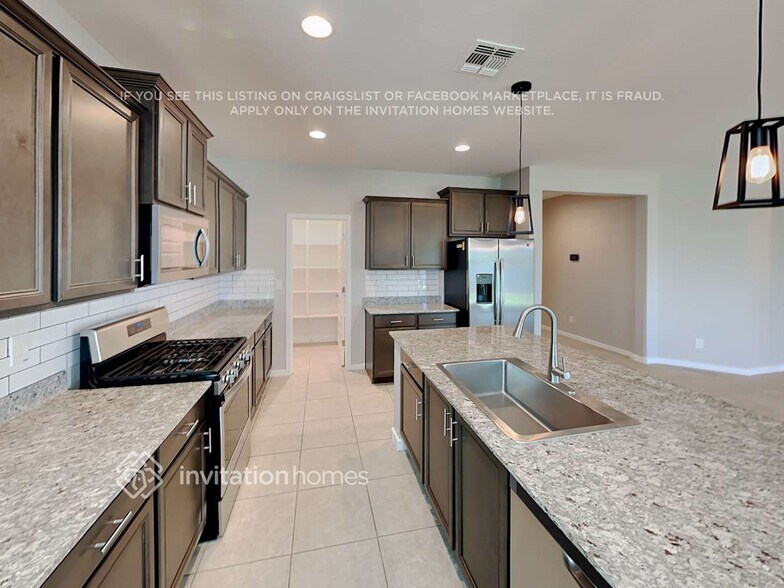 Building Photo - 644 W Panola Dr