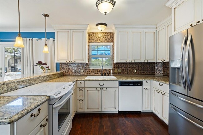 Building Photo - 17700 N Rim Dr