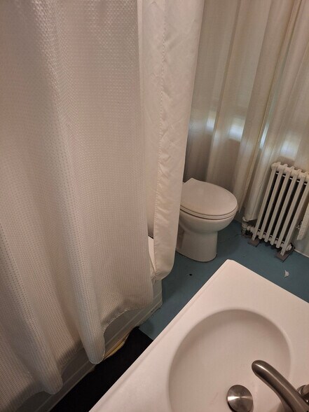 Building Photo - 196 Magnolia St