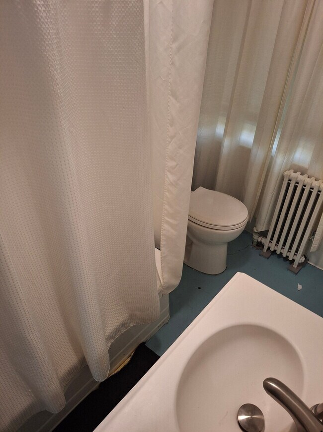 Building Photo - 196 Magnolia St