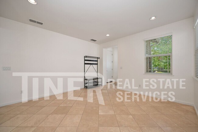 Building Photo - 2469 Kinsella Way