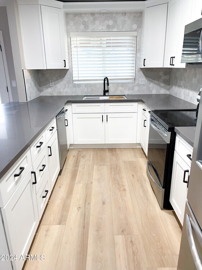 Building Photo - 1460 E Todd Dr