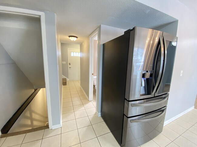 Building Photo - 1540 5th Ave SW